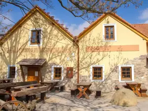 Restaurace & Penzion U Tří Jasanů