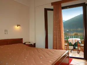 Aroanios Hotel