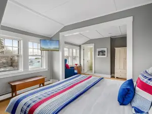 East Wind Inn & Suites