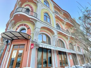 Astoria Grand Hotel