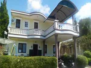 Villa Kota Bunga Protea