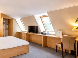 Aura Aquarelle Hotel
