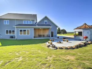 Lakefront Wisconsin Dells Home w/ Game Room