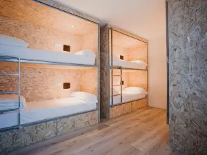 SubUp Hostel