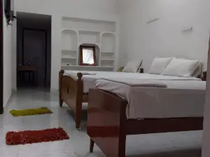 Parisha Residency- Temple Side Hotel