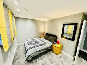 4-bed Full House Stourbridge Birmingham