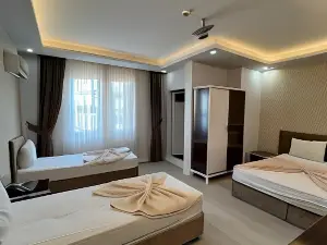 Grand Black Hotel