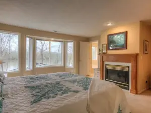 The River Retreat- 4 Bedroom Home on The Willamette River in Salem Oregon