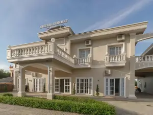 Green Forest Hotel