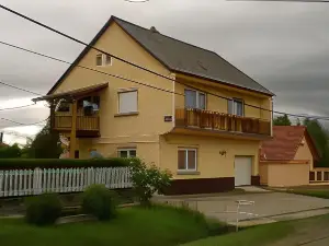 Keletifeny Vendeghaz