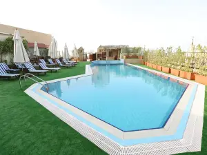Cherry Maryski Hotel