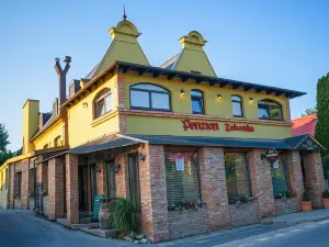 Penzión Wellness & Restaurant Zoborská, Free Parking