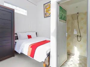 RedDoorz Syariah Near Universitas Jember
