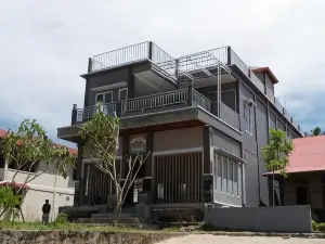 Oseda Nias Surf House