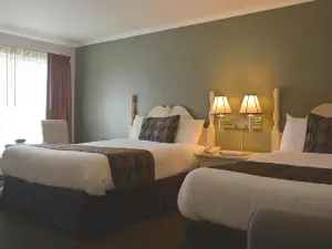 Oasis Inn and Suites