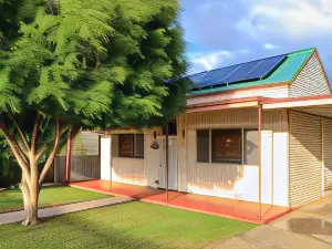 Charles Rasp Motor Inn & Cottages