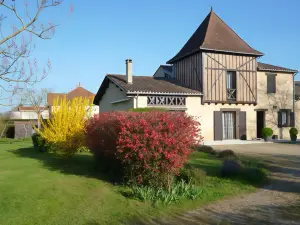 Les Sureaux