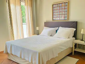 Rex Hotel - Bebeka's