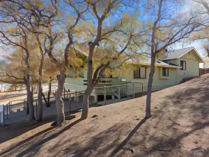 Kern River Retreat - Walk to River & Downtown! 3 Bedroom Retreat by RedAwning
