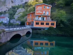 Hostal Poncebos
