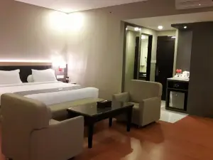 Pyramid Suites Hotel