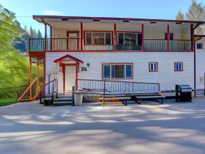 Morrison's Rogue River Lodge