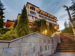 Shiroka Laka Hotel
