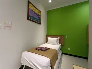 The Cabin Hotel Ngupasan
