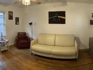 Welcome to The Vinyl Tap! apt 3