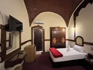 Elphardous Oasis Hotel