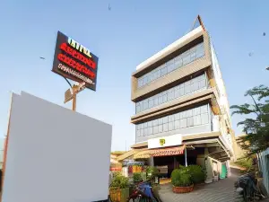 Itsy Hotels Anand Executive, Near Amanora