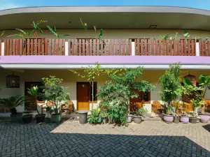 Hotel Gerung 2 near Luwes Mall Nganjuk Mitra RedDoorz