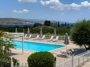 Leonidas Resort