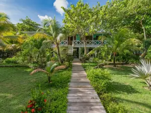 Camp Bay Lodge