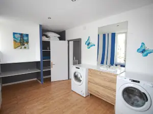 Santorini - Design Apartment in the Heart of Fere