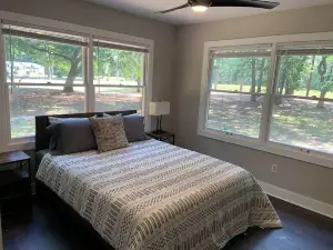 Peaceful, Southern Getaway with Spa on 2 acres near Savannah