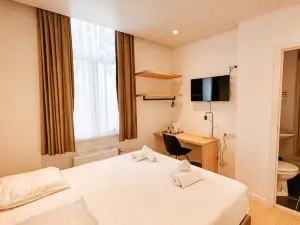 Alpha Hotel