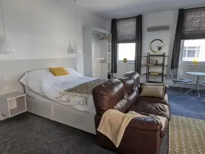 Gorgeous Comfortable Apartment on the High Street