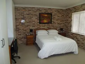 Emerald Tropical Palms B & B