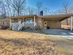 Searcy Retreat Home Near Little Red River