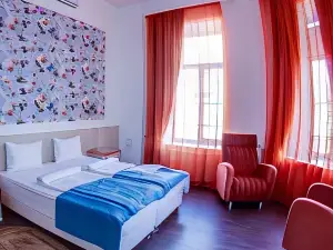 Skver Vyisotskogo Hotel