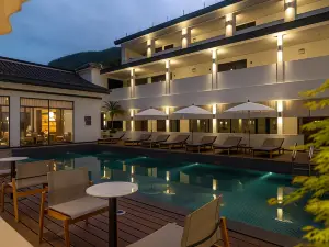 Qianna Guanshan Hot Spring Resort Hotel