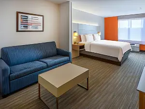 Holiday Inn Express & Suites Salisbury - Delmar