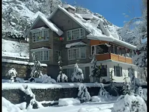 Gemoor Khar- Manor House