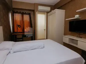 RedLiving Apartemen Podomoro Golf View Queen Room Tower Dahoma