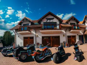 Jantarvia Car Museum , Pasja I Wypoczynek Noclegi z Klimatem