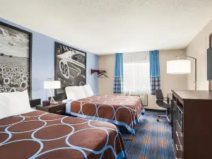 Super 8 by Wyndham Lenexa Overland Park/Mall Area