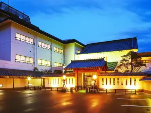 Hotel Hoho "俯瞰Echigo平原和Yahiko山脈的酒店"