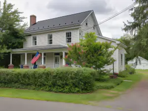 Historic Erwinna Vacation Home Near Delaware River