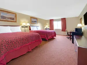Days Inn & Suites by Wyndham St. Louis/Westport Plaza